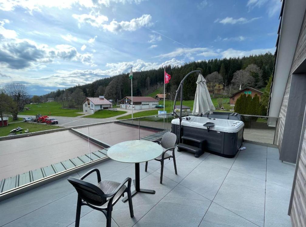 Hotel Restaurant & Spa Les Planets Les Rasses Buitenkant foto