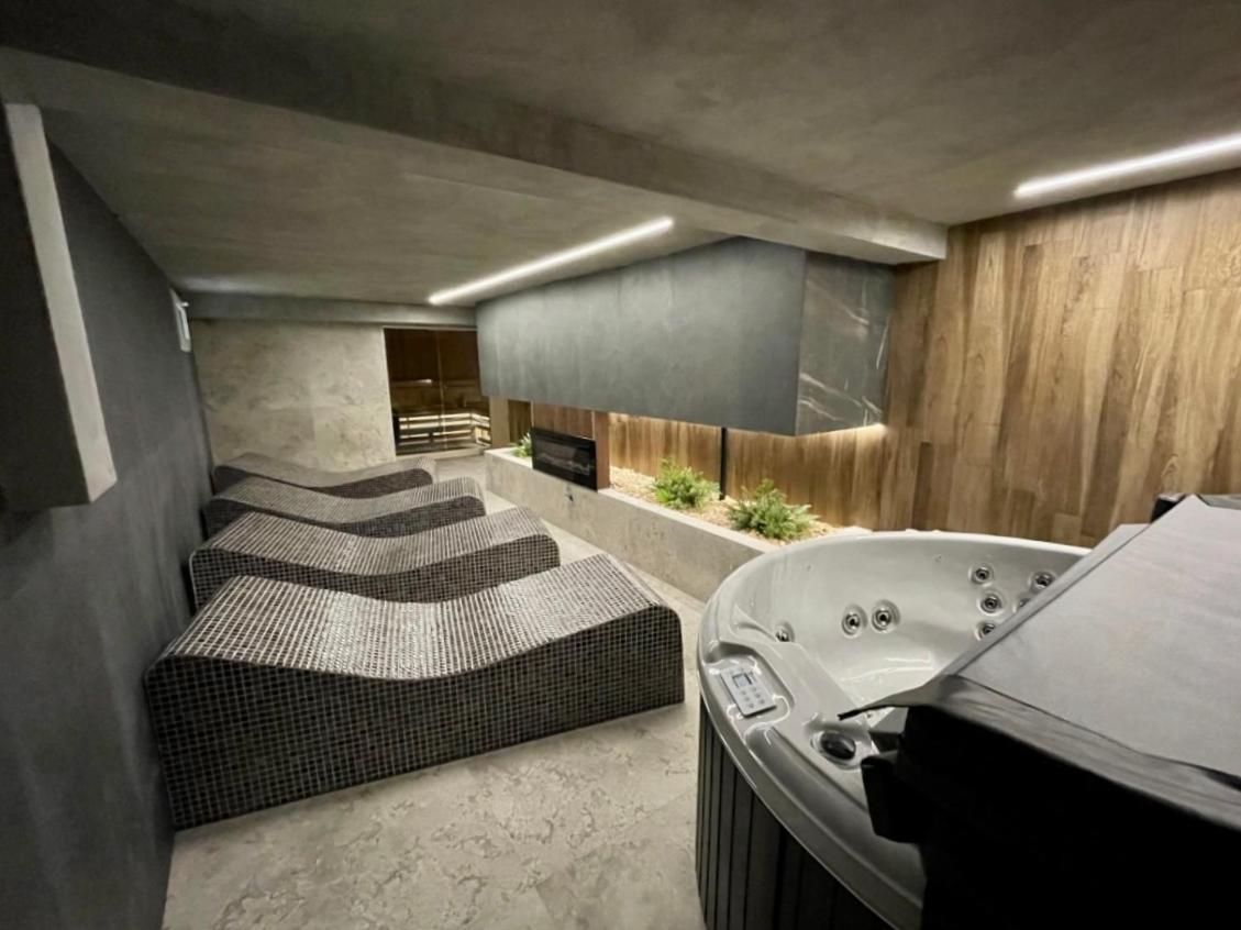 Hotel Restaurant & Spa Les Planets Les Rasses Buitenkant foto