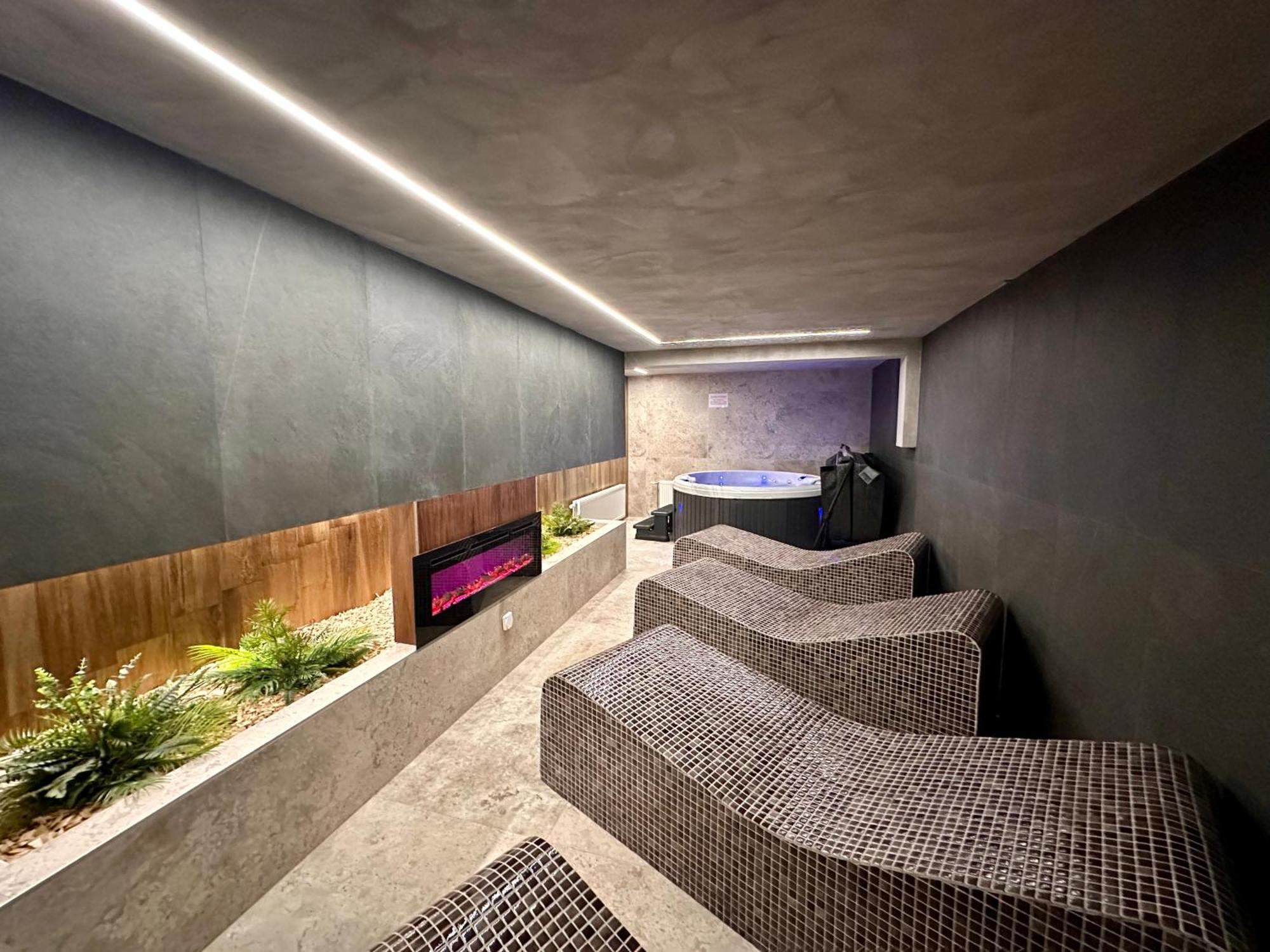 Hotel Restaurant & Spa Les Planets Les Rasses Buitenkant foto