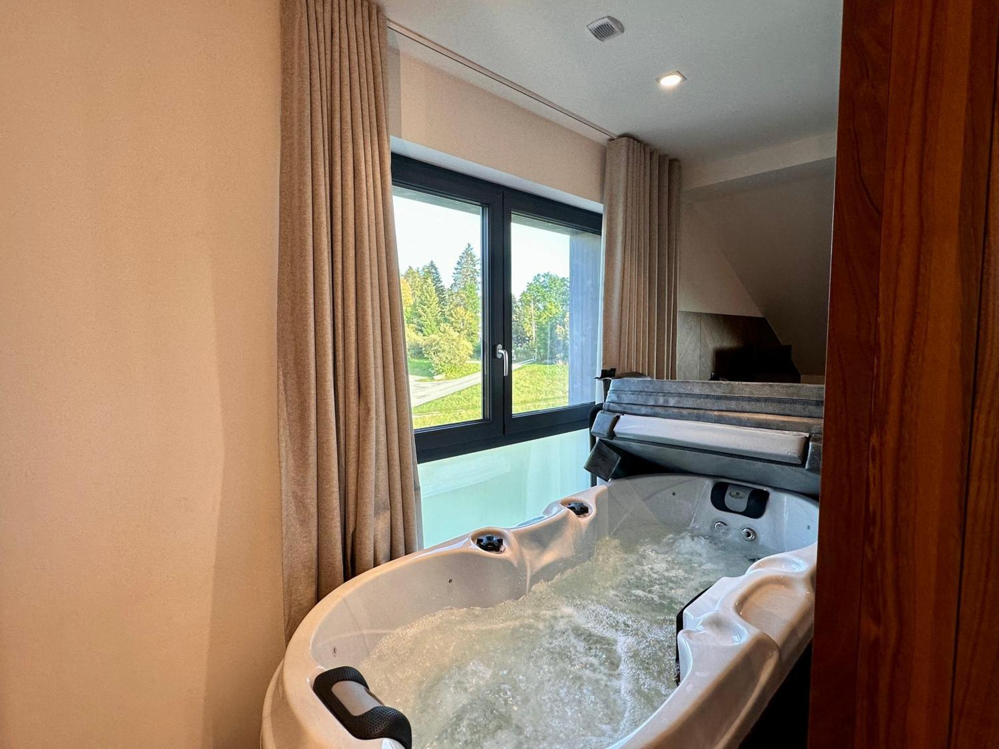 Hotel Restaurant & Spa Les Planets Les Rasses Buitenkant foto