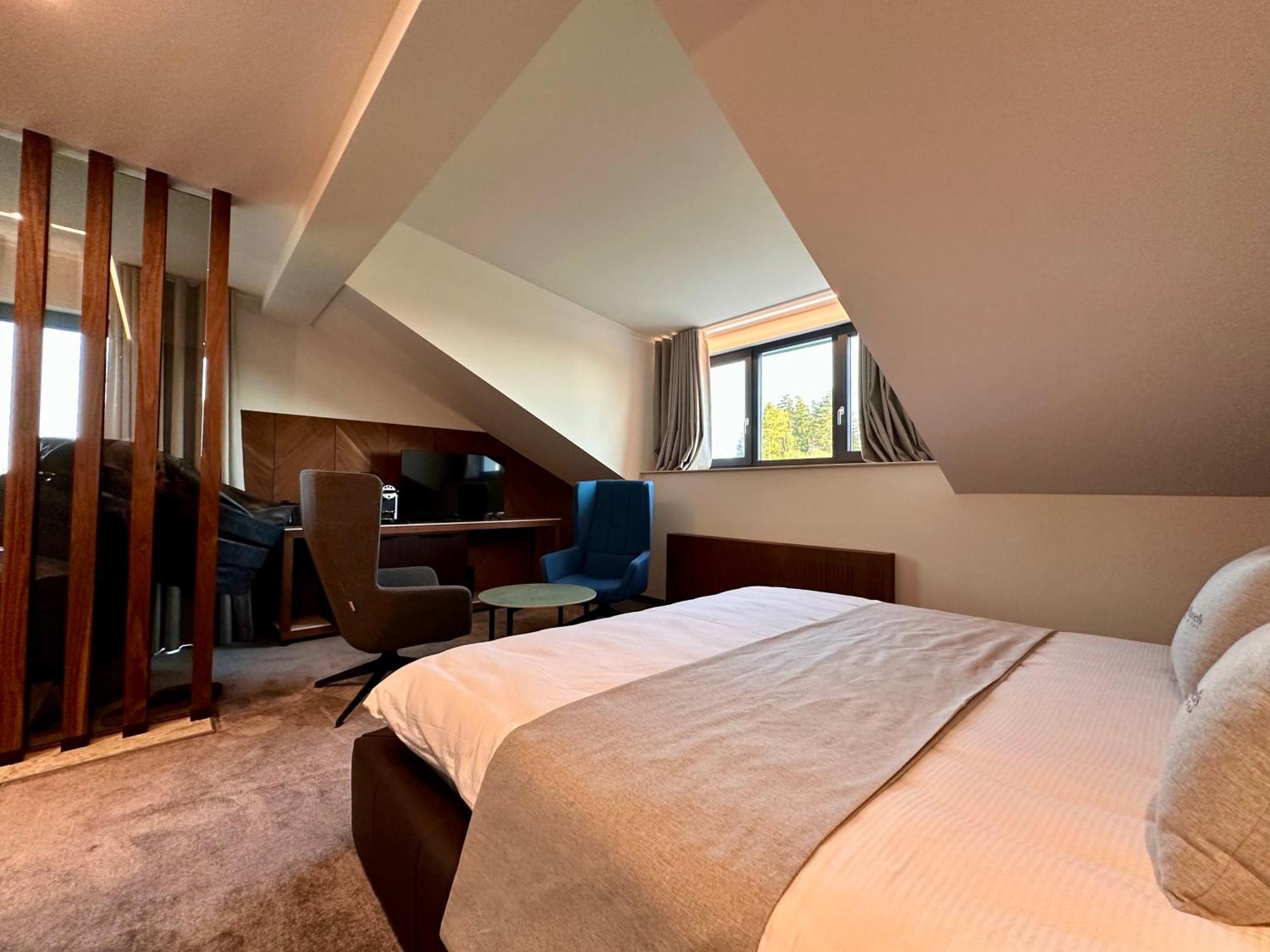 Hotel Restaurant & Spa Les Planets Les Rasses Buitenkant foto