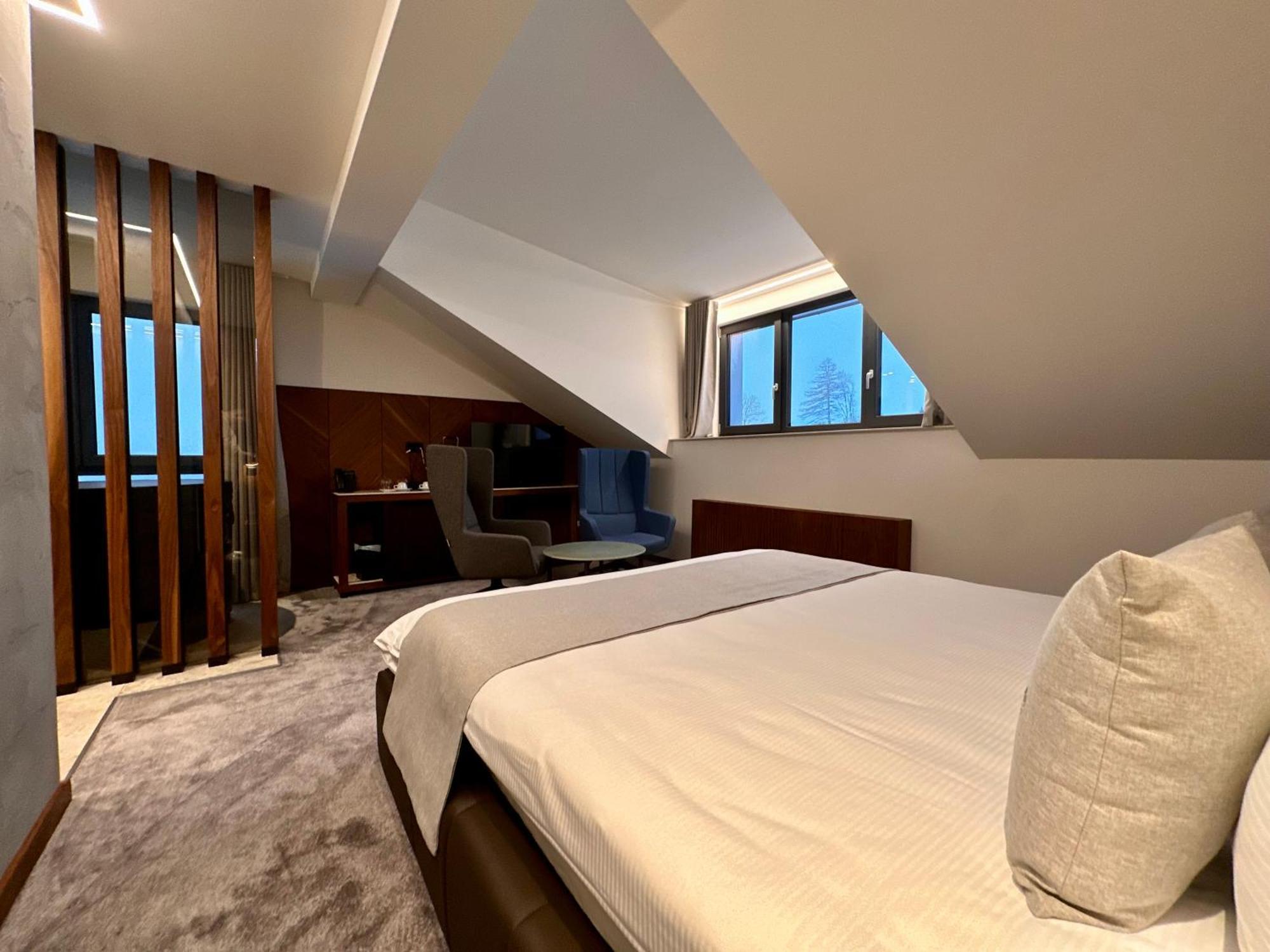 Hotel Restaurant & Spa Les Planets Les Rasses Buitenkant foto