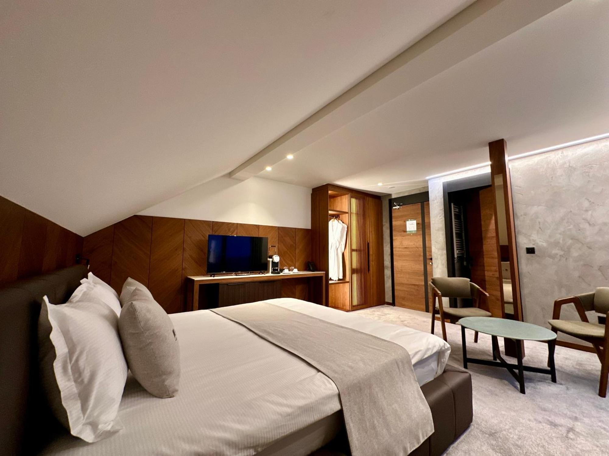 Hotel Restaurant & Spa Les Planets Les Rasses Buitenkant foto